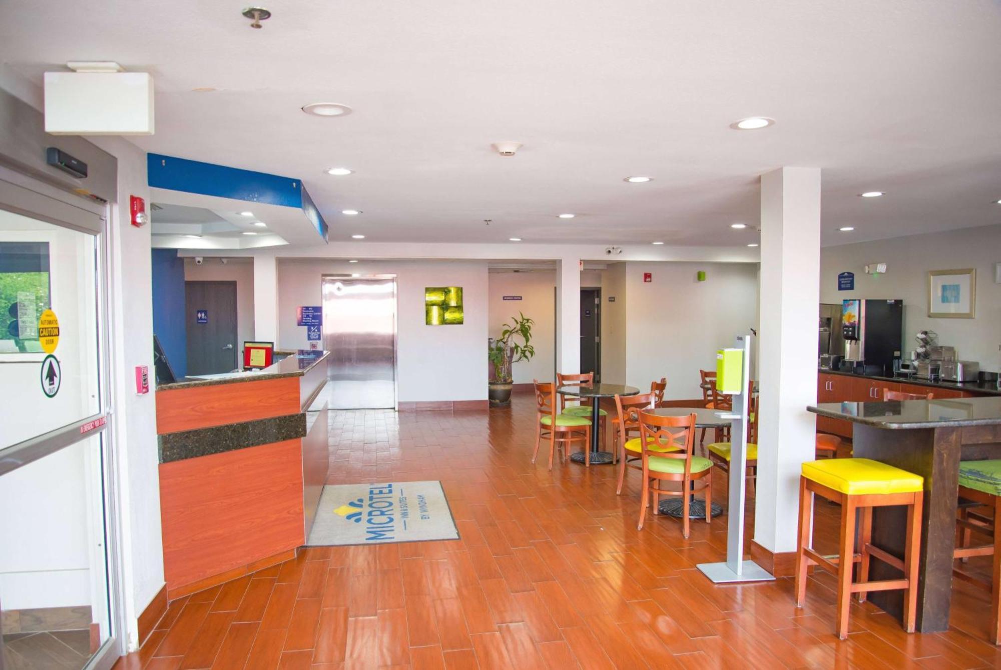 Microtel Inn & Suites By Wyndham Daphne Buitenkant foto