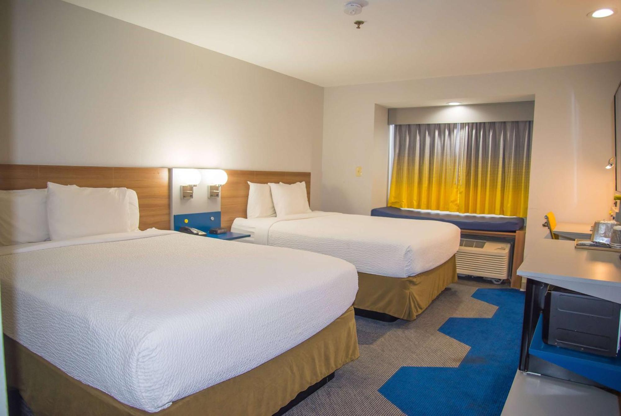 Microtel Inn & Suites By Wyndham Daphne Buitenkant foto